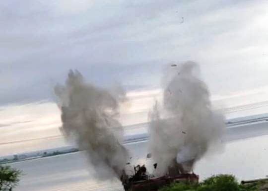 भिगवण पोलीस कारवाईत जप्त केलेला वाळू साठयाचा ताबा पोलीस पाटील धुमाळ यांच्याकडे