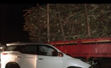 पुणे सोलापूर महामार्गावर भीषण अपघात ;एकाच कुटुंबातील ३ जणांचा जागीच मृत्यू