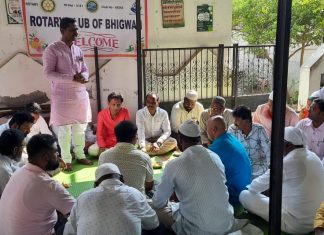 मुस्लिम बांधवाना दिवाळी फराळ वाटपाचा कार्यक्रम ; भिगवण रोटरीचा बंधुभावाचा स्तुत्य उपक्रम