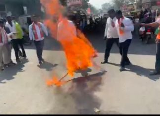 काँग्रेस प्रदेशाध्यक्ष नाना पटोले यांच्या पुतळ्याचे दहन ; भाजपा युवा मोर्चा यांचे भिगवण येथे आंदोलन