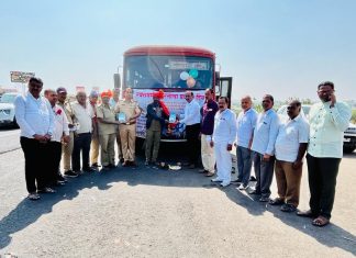 रथ सप्तमी निम्मित ग्राहक पंचायतीच्या माध्यमातून प्रवासी दिन ; एस टी बस मधील प्रवाश्यांना तिळगुळ देत केला साजरा