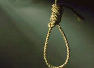 अल्पवयीन मुलीवर बलात्कार करून गरोदर ठेवल्याचा गुन्हा दाखल असलेल्या संशयित आरोपीने झाडाला गळफास घेत संपविले जीवन ; शेटफळगढे येथील घटना