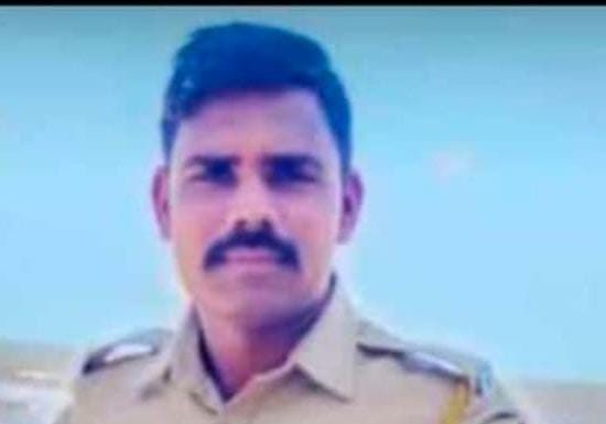 मदनवाडी गावचे सुपुत्र आणि मुंबई पोलीस दलात सेवा बजावीत असणाऱ्या पोलीस जवानाचा रेल्वे अपघातात मृत्यू ; विक्रोळी कांजूरमार्ग रेल्वे स्टेशन दरम्यान घडला अपघात