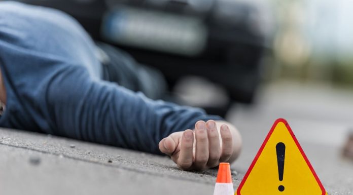 पुणे सोलापूर महामार्गांवर अज्ञात वाहनाने दुचाकी स्वारास चिरडले ; भादलवाडी हद्दीतील अपघात